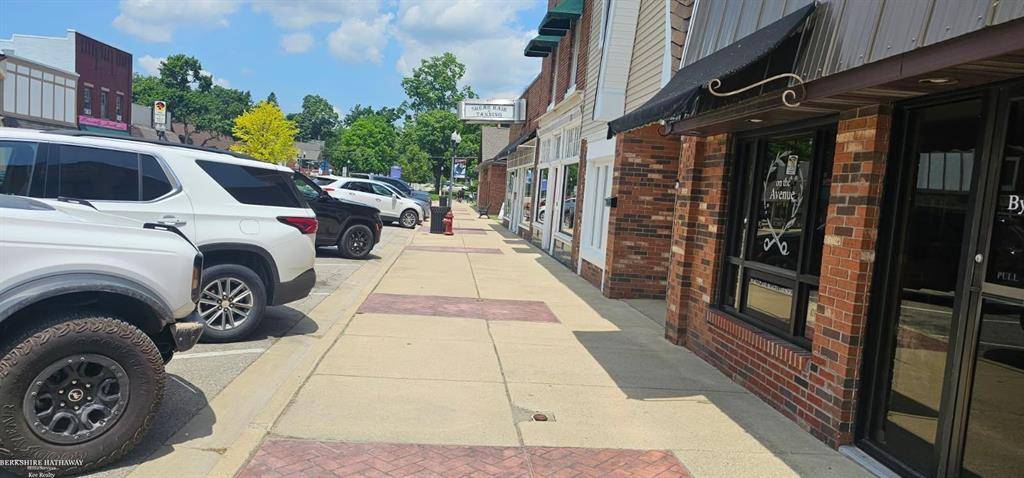 Imlay City, MI 48443,124 N Almont Avenue