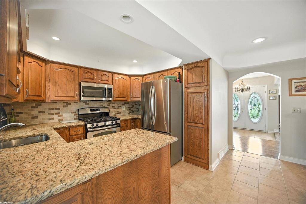 Shelby Twp, MI 48316,5350 Fieldcrest Drive