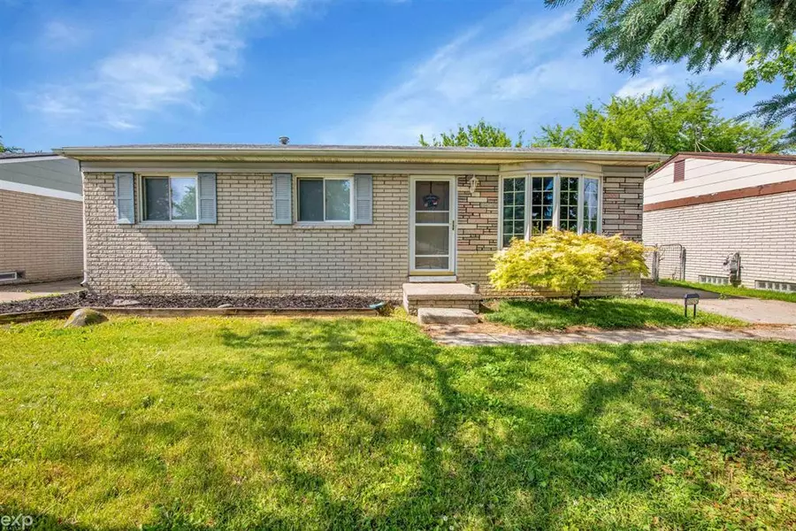 20215 Broadacres Street, Clinton Twp, MI 48035