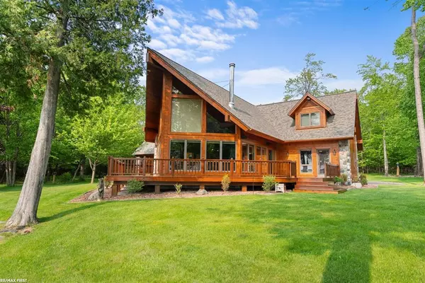 2333 Boy Scout Road, Mullett Twp, MI 49749