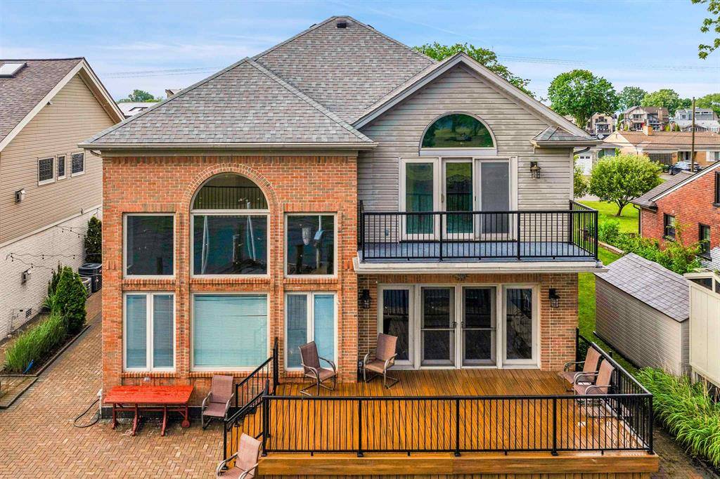 Harrison Twp, MI 48045,37701 huron pointe Drive