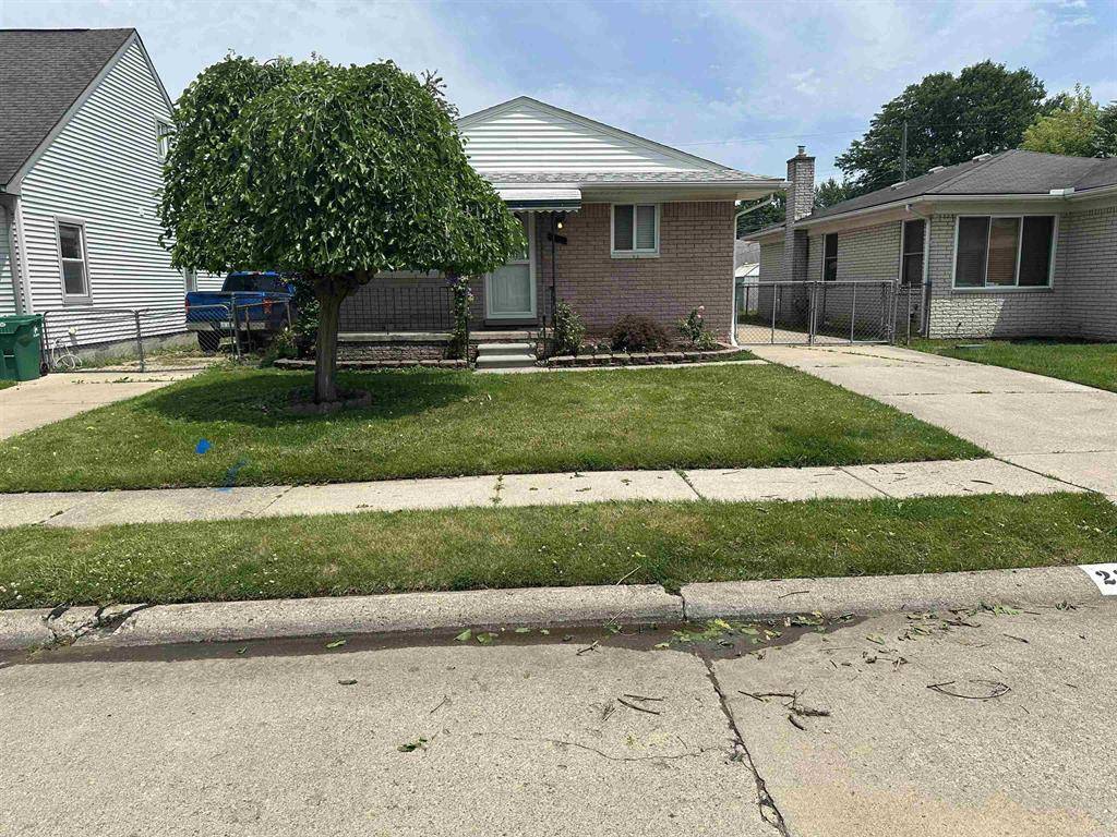 23072 Rein Avenue,  Eastpointe,  MI 48021