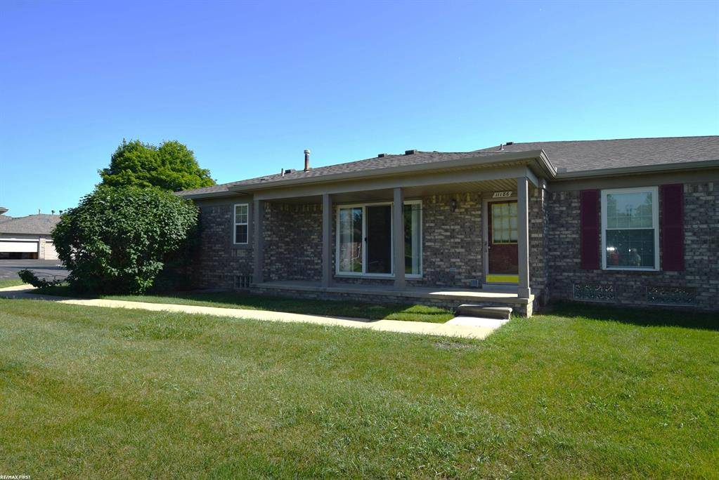 11186 Spruce Court 105, Washington Twp, MI 48094