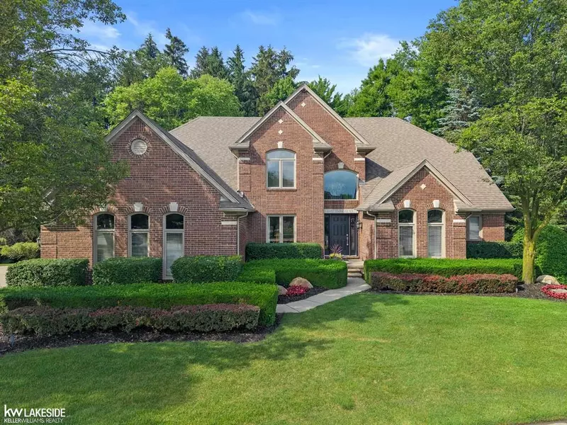 11357 Embassy Court, Macomb Twp, MI 48315