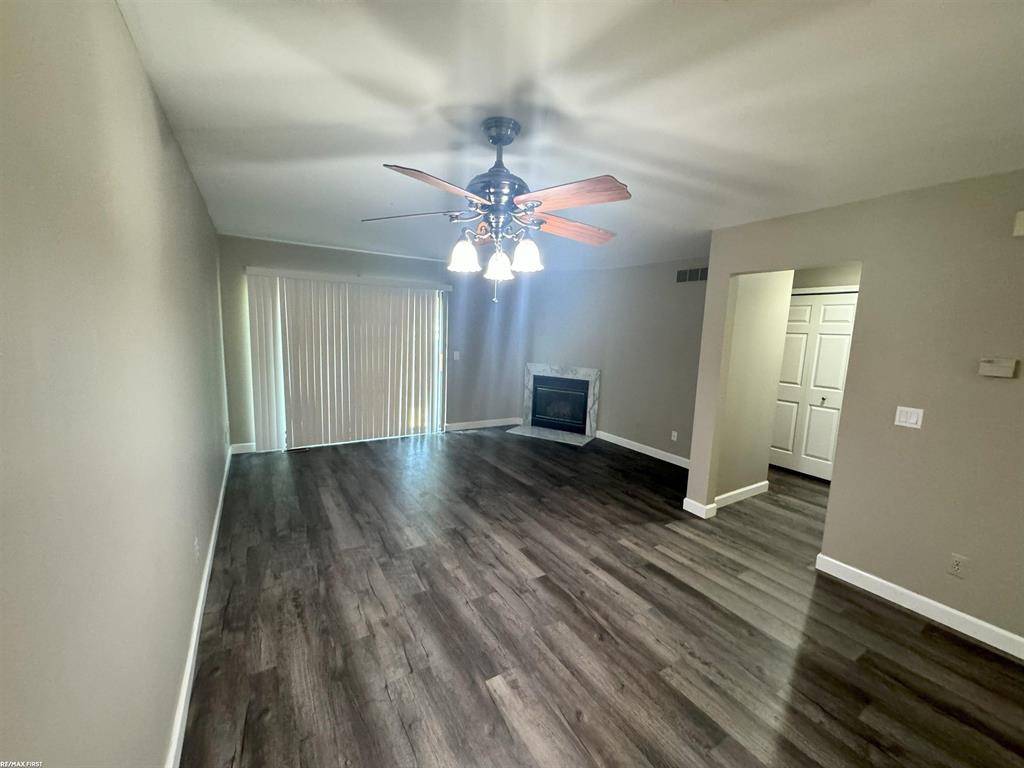 Clinton Twp, MI 48036,38615 Meadowdale Street