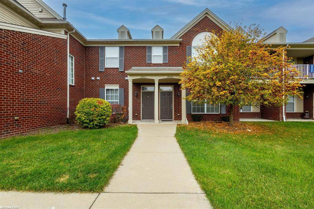 29828 Fox Run Cir Unit 100, Warren, MI 48092