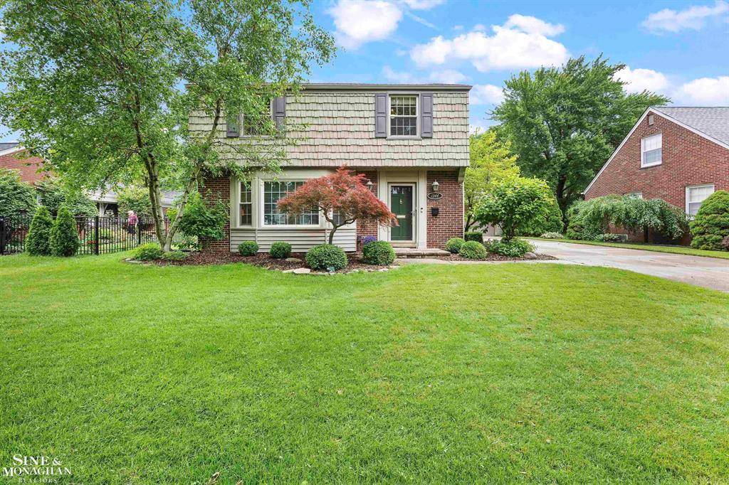 1344 Torrey Road, Grosse Pointe Woods, MI 48236