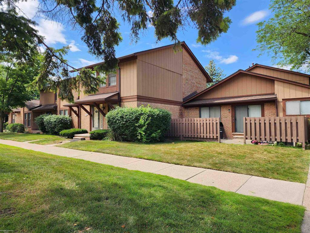 24825 Greenhill Road, Warren, MI 48091