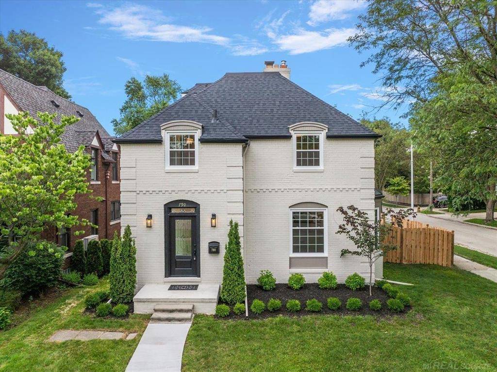 790 Washington Street, Grosse Pointe, MI 48230