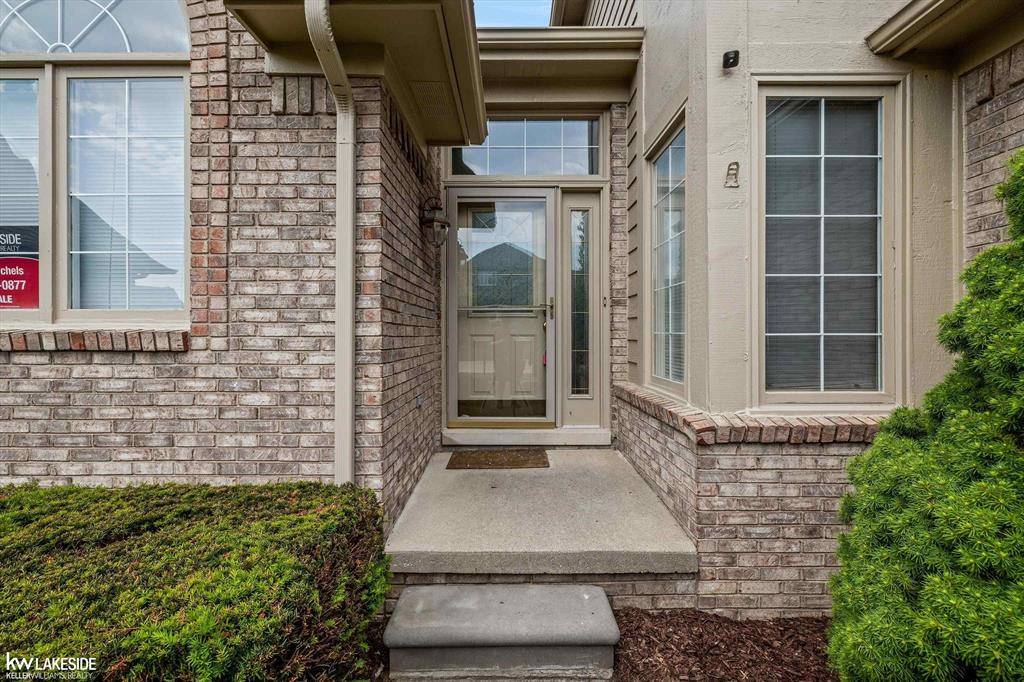 Macomb Twp, MI 48042,52717 Paint Creek Drive