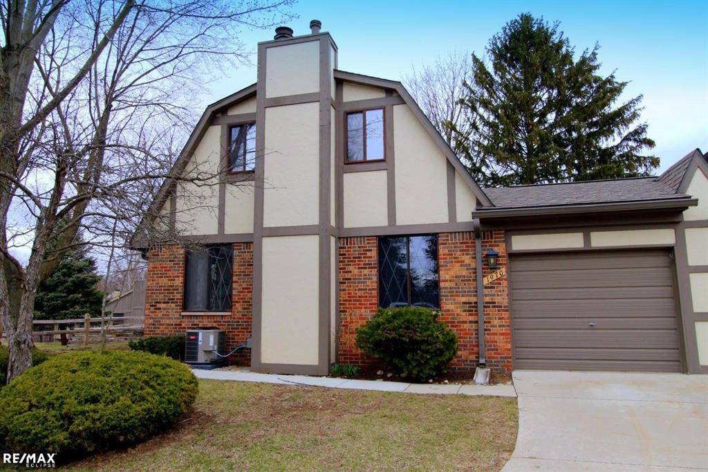 1970 Pondview Court, Rochester Hills, MI 48309