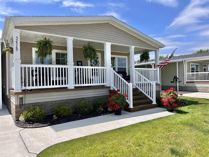 52529 Pineview Circle, Chesterfield Twp, MI 48051