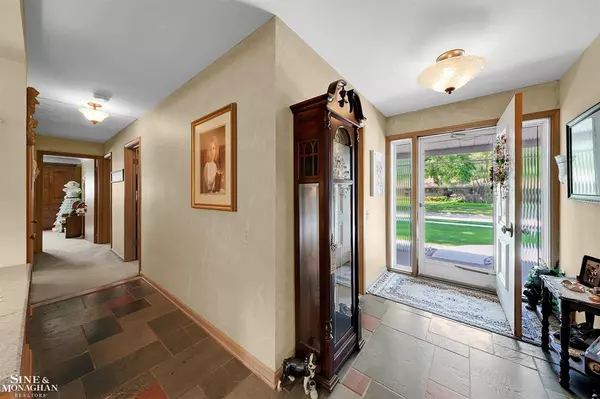 Grosse Pointe Woods, MI 48236,528 Hidden Lane