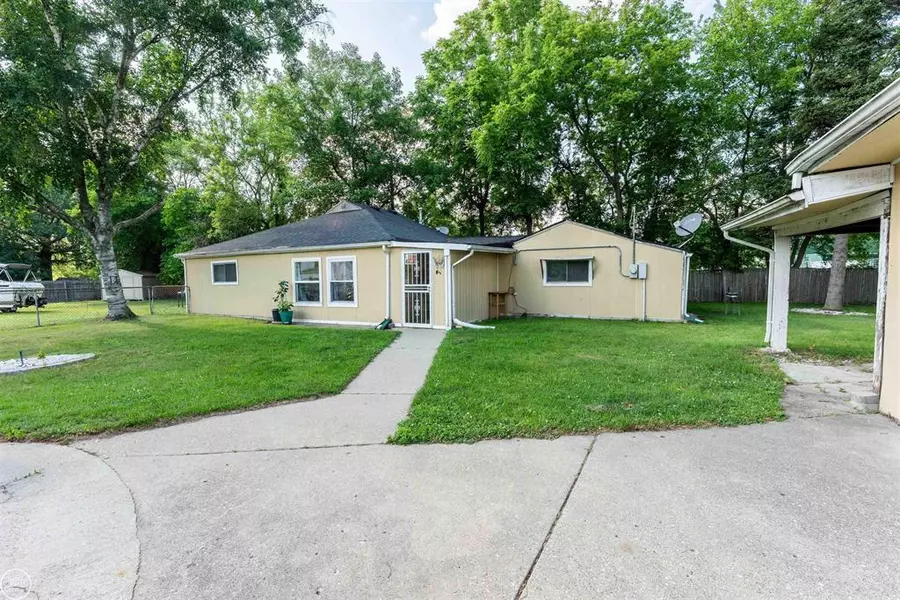 3949 Dallas Avenue, Warren, MI 48091