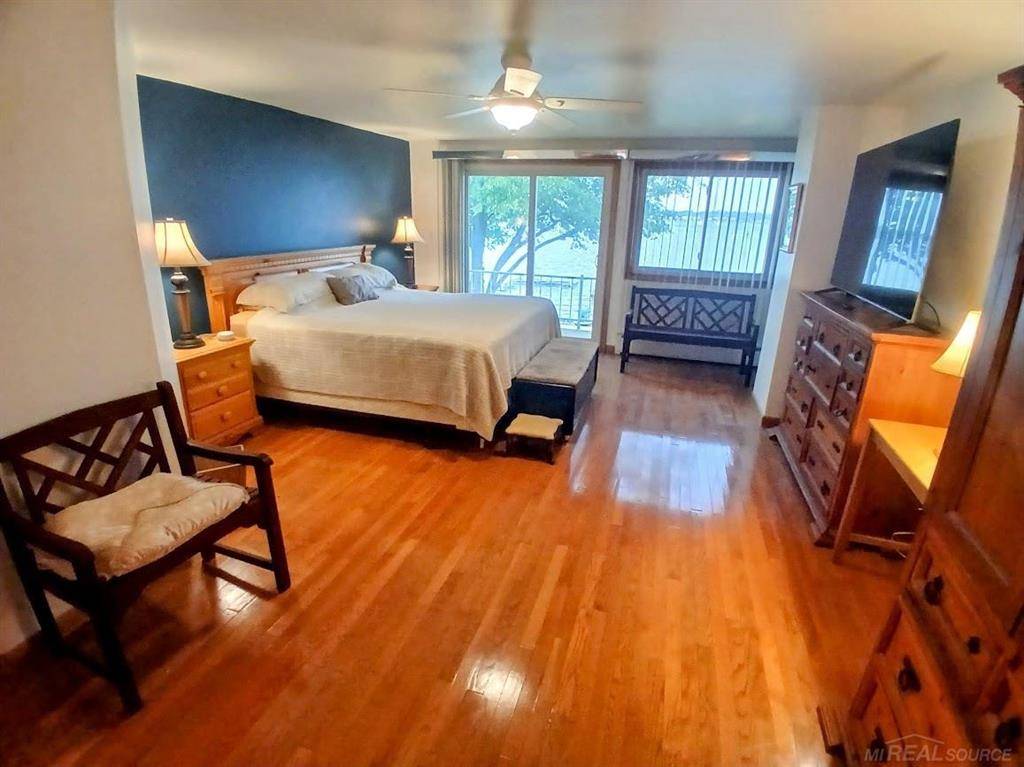 Keego Harbor, MI 48320,2050 Willow Beach Street