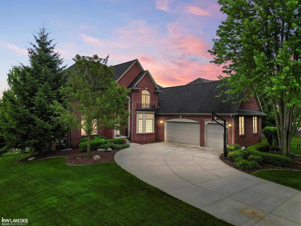 1130 Silver Creek Court, Rochester Hills, MI 48306