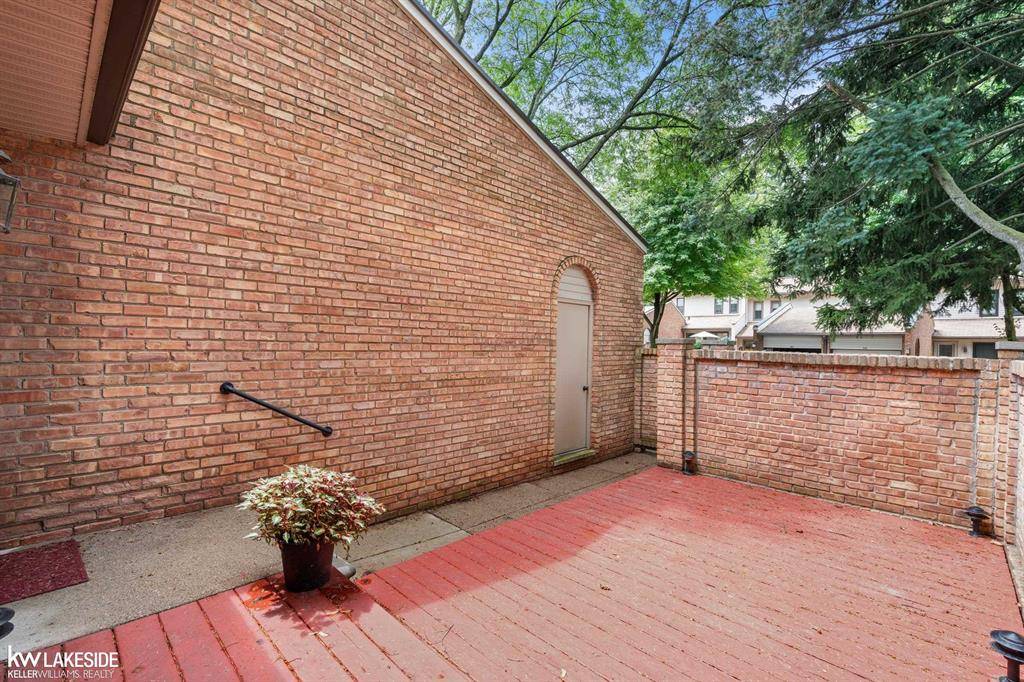 Rochester Hills, MI 48307,368 Willow Grove Lane