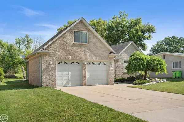 Macomb Twp, MI 48044,17609 21 MILE Road