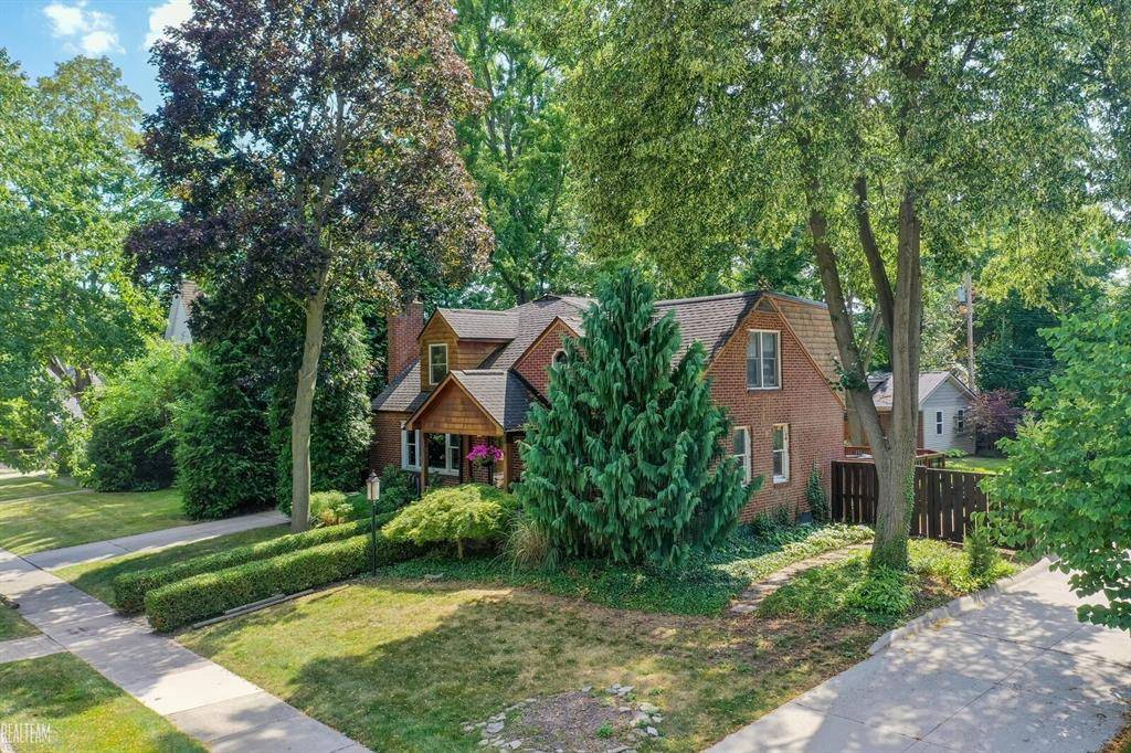 Royal Oak, MI 48067,1027 Oakridge Avenue