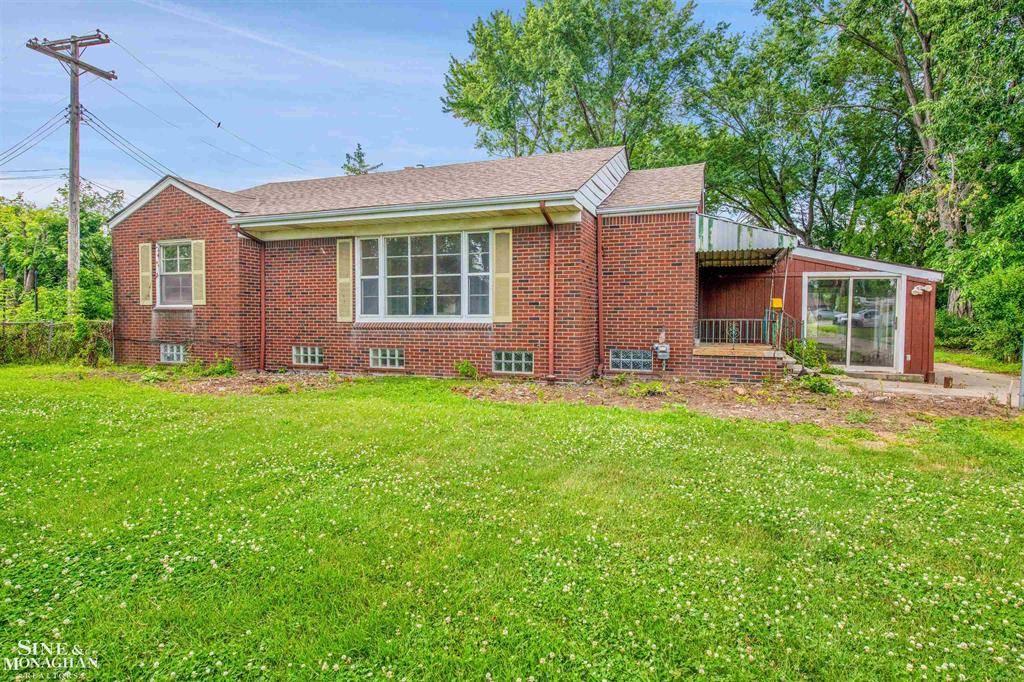 15365 Frazho Road, Roseville, MI 48066
