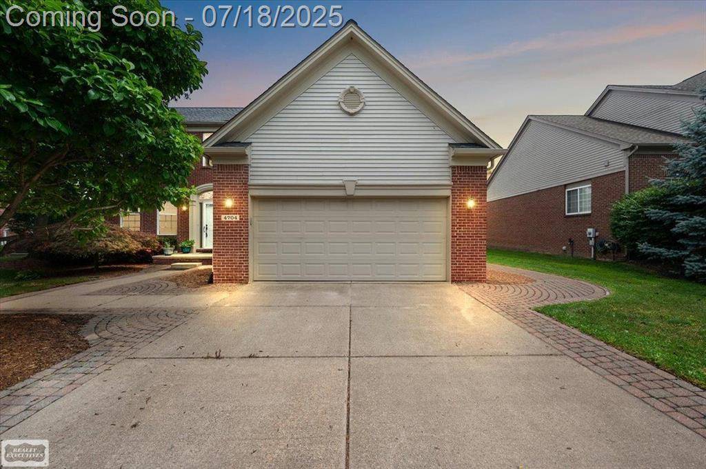 4704 walden Drive, Troy, MI 48098