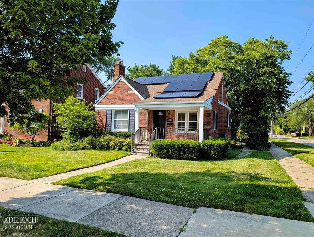 1292 Hampton Road, Grosse Pointe Woods, MI 48236