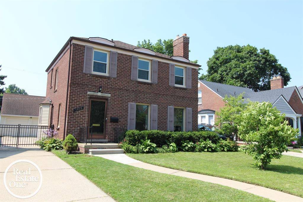 1859 Country Club Drive, Grosse Pointe Woods, MI 48236