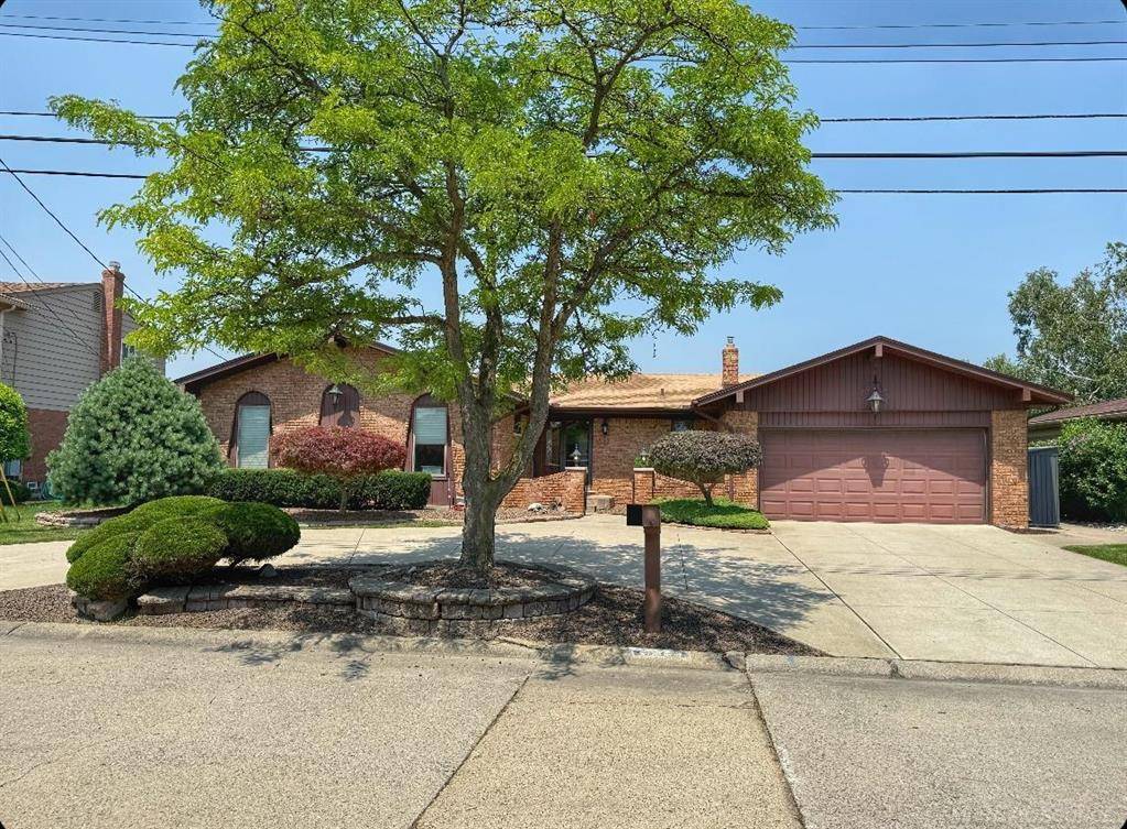 29471 N Seaway Court, Harrison Twp, MI 48045