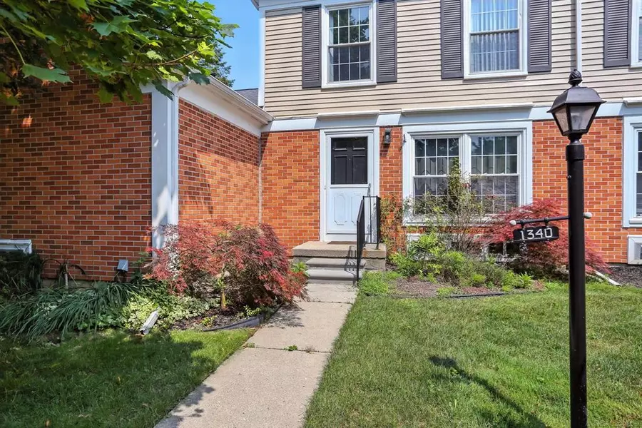 1340 Kings Cove Drive, Rochester Hills, MI 48306