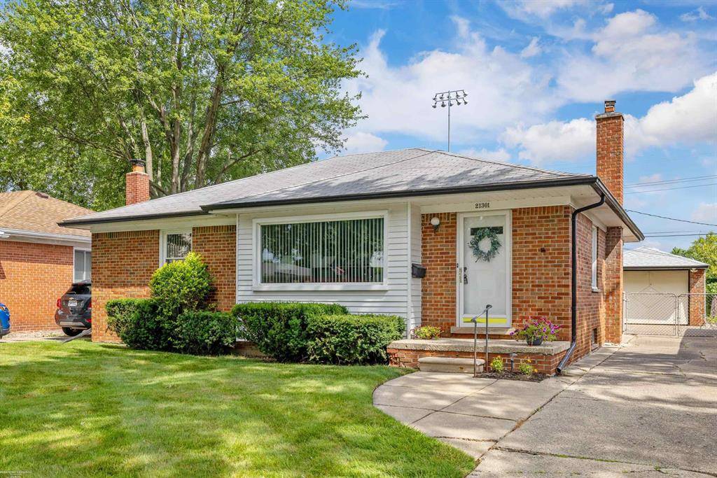 21301 Yale St Street, St. Clair Shores, MI 48081