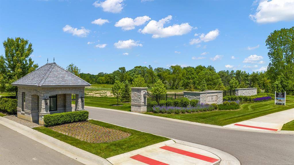 Oakland Twp, MI 48363,1584 Vista Drive