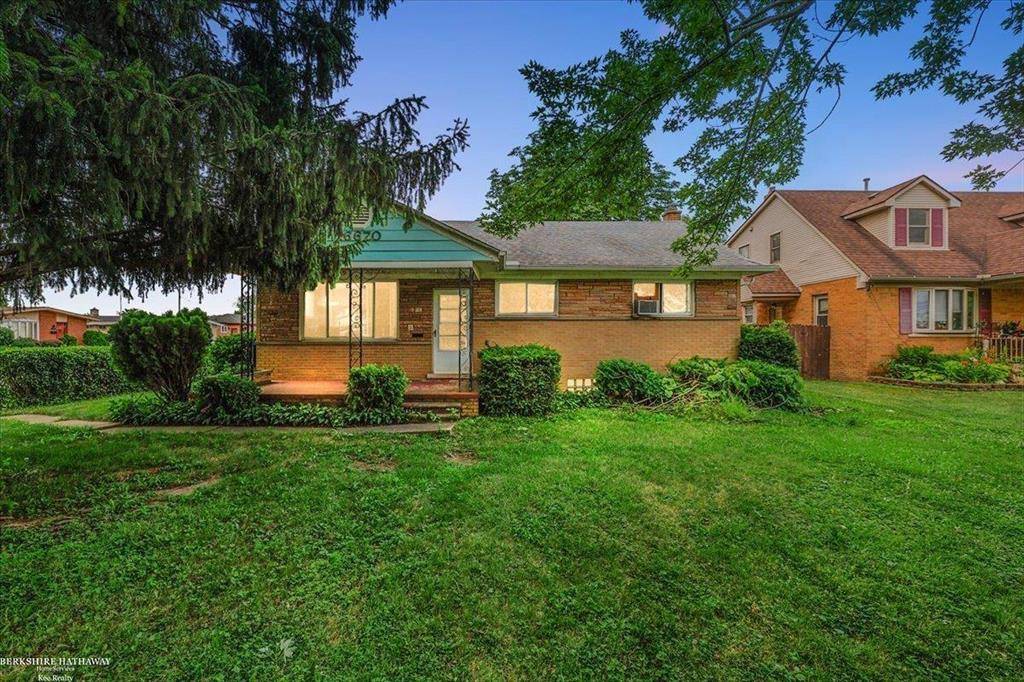 16670 E 12 Mile Road, Roseville, MI 48066