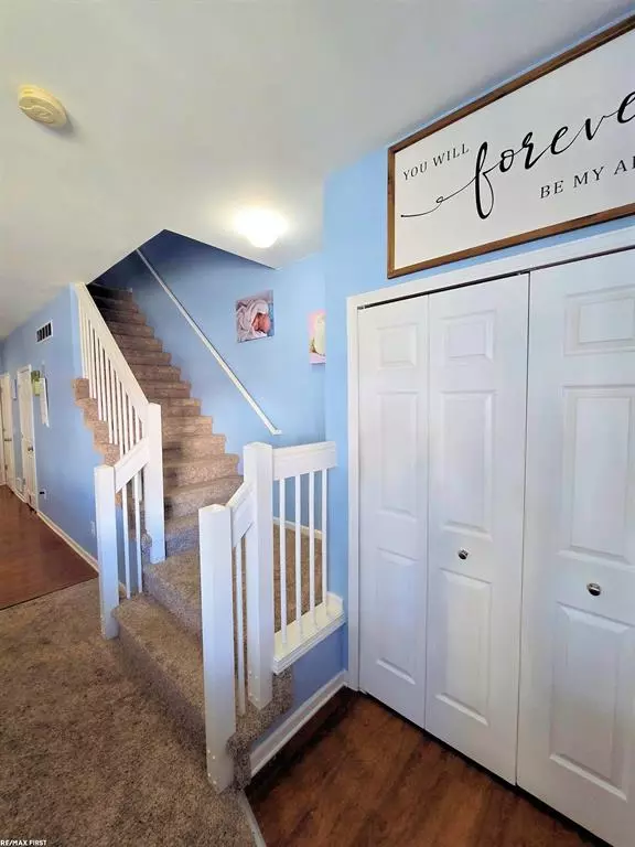 Chesterfield Twp, MI 48051,29280 Classic Drive Unit 115