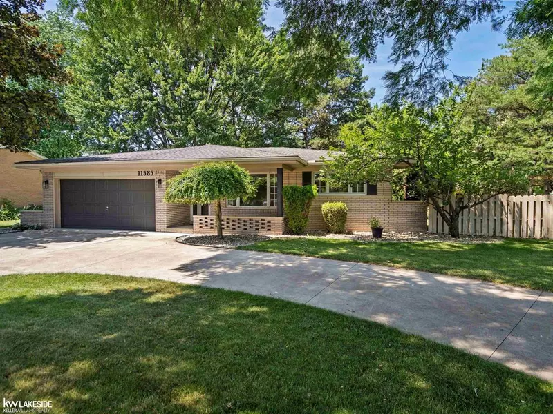 11585 CHICAGO Road, Warren, MI 48093