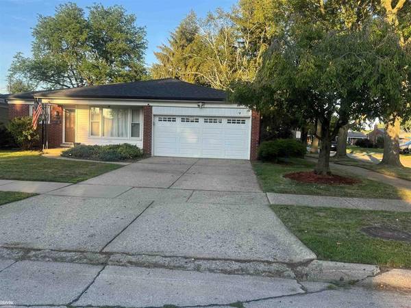27516 Roan Drive, Warren, MI 48093