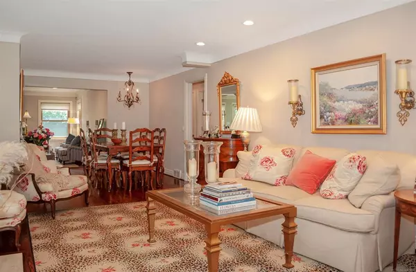 Grosse Pointe Woods, MI 48236,1031 Anita Avenue