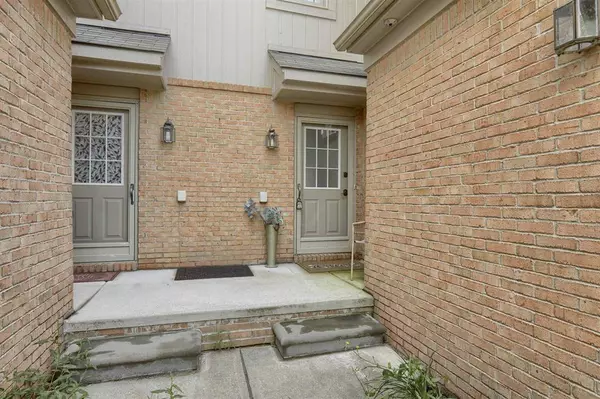Shelby Twp, MI 48316,4928 Royal Cove Drive