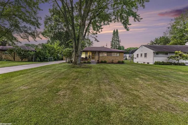 23350 Mapleview Street, Macomb Twp, MI 48042