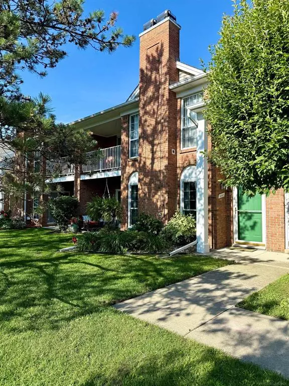52163 Heatherstone Avenue, Macomb Twp, MI 48042