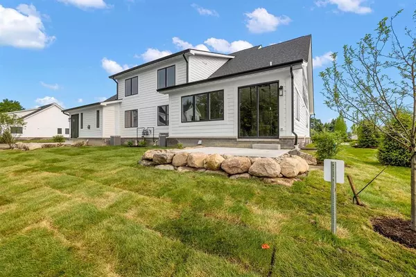 Sterling Heights, MI 48314,5874 Heights Drive Unit 20 / Building 10