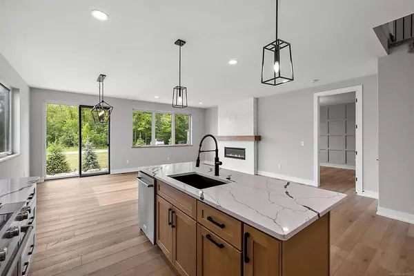 Sterling Heights, MI 48314,5874 Heights Drive Unit 20 / Building 10