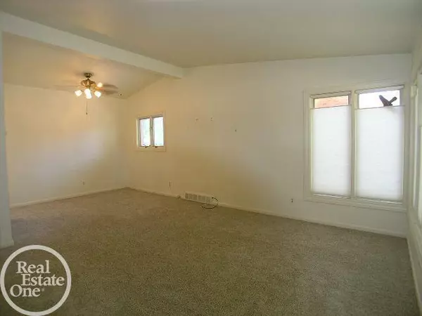 Clinton Twp, MI 48035,21295 Arcyle Street