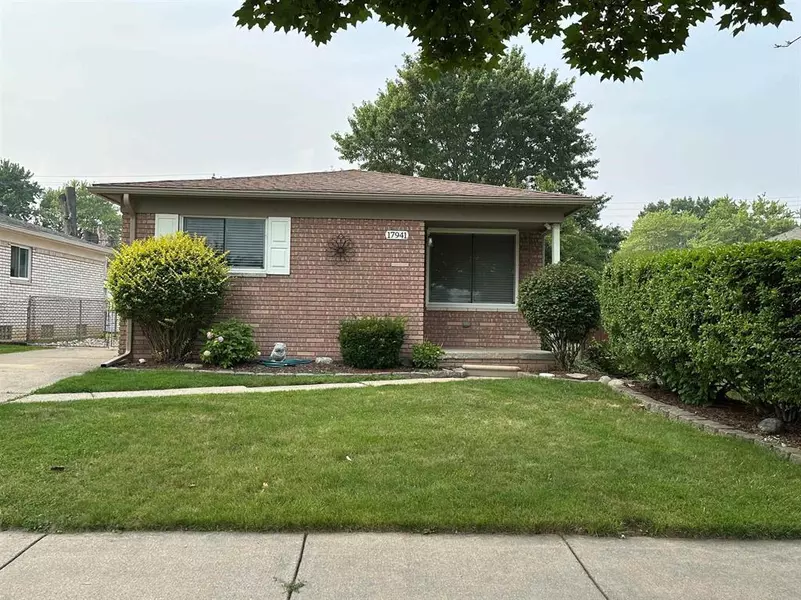 17941 Pasadena Street, Roseville, MI 48066