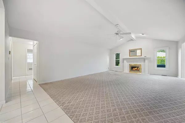 Macomb Twp, MI 48044,48172 Thorncroft Drive