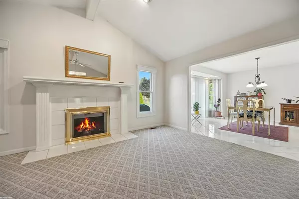 Macomb Twp, MI 48044,48172 Thorncroft Drive