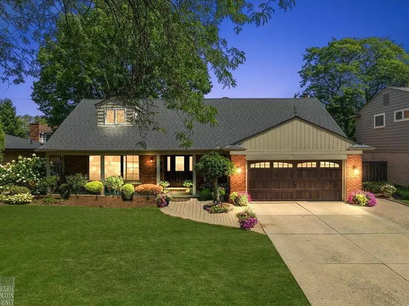 968 Moorland Drive, Grosse Pointe Woods, MI 48236