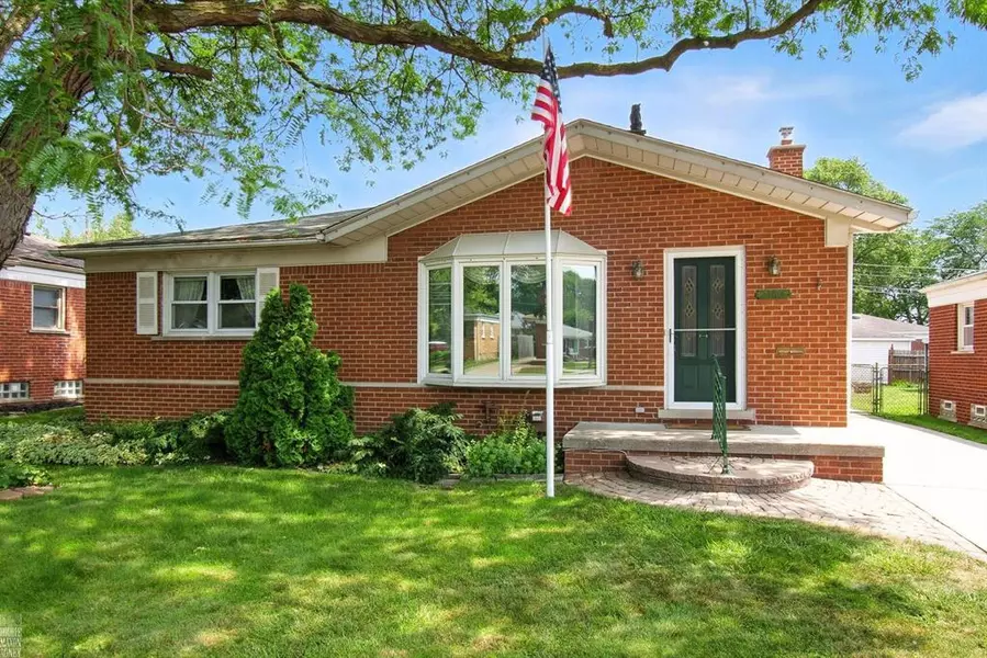 24616 Star Valley Road, St. Clair Shores, MI 48080