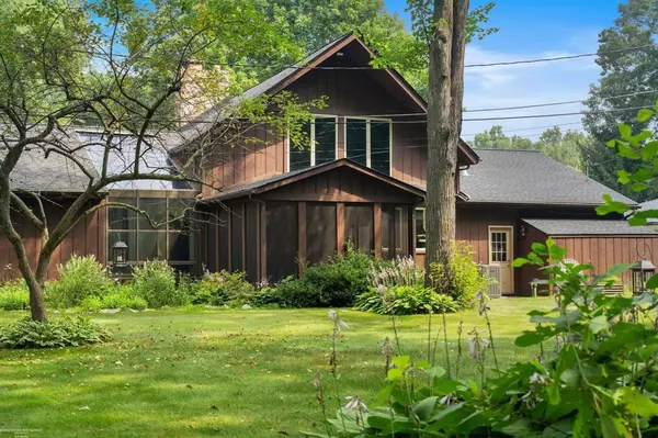 6434 Woodmire Drive, Shelby Twp, MI 48316