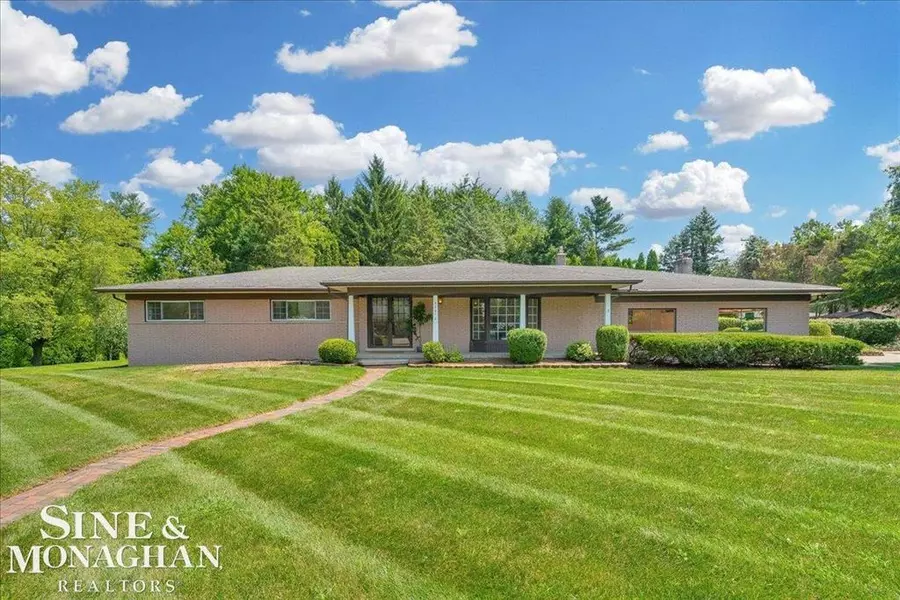 53910 Sophia Drive, Shelby Twp, MI 48316