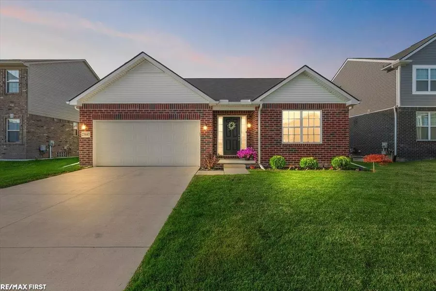 23845 Shadow Woods Avenue 84, Macomb Twp, MI 48042